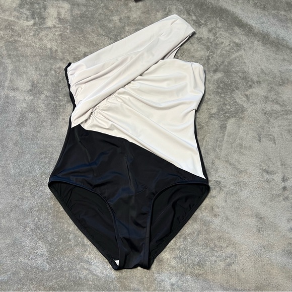 Magicsuit onepiece swimsuit - Picture 2 of 10